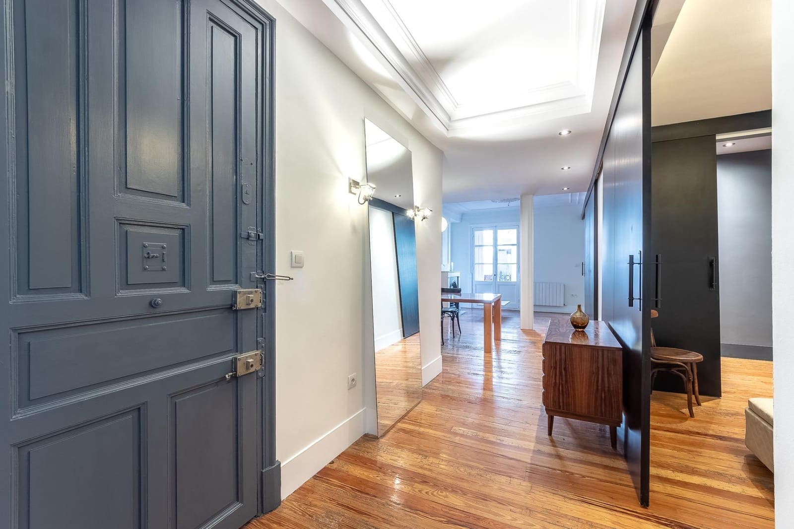 2 bedroom Flat for sale in Bilbao - € 495,000 (Ref: 9496375)