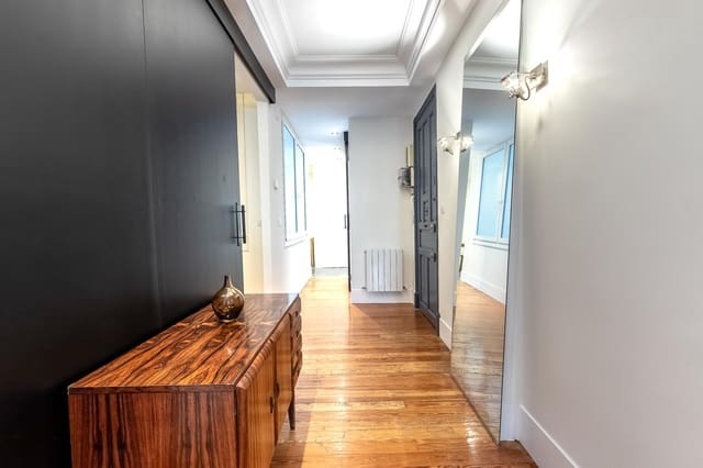 2 bedroom Flat for sale in Bilbao - € 445,000 (Ref: 9496375)