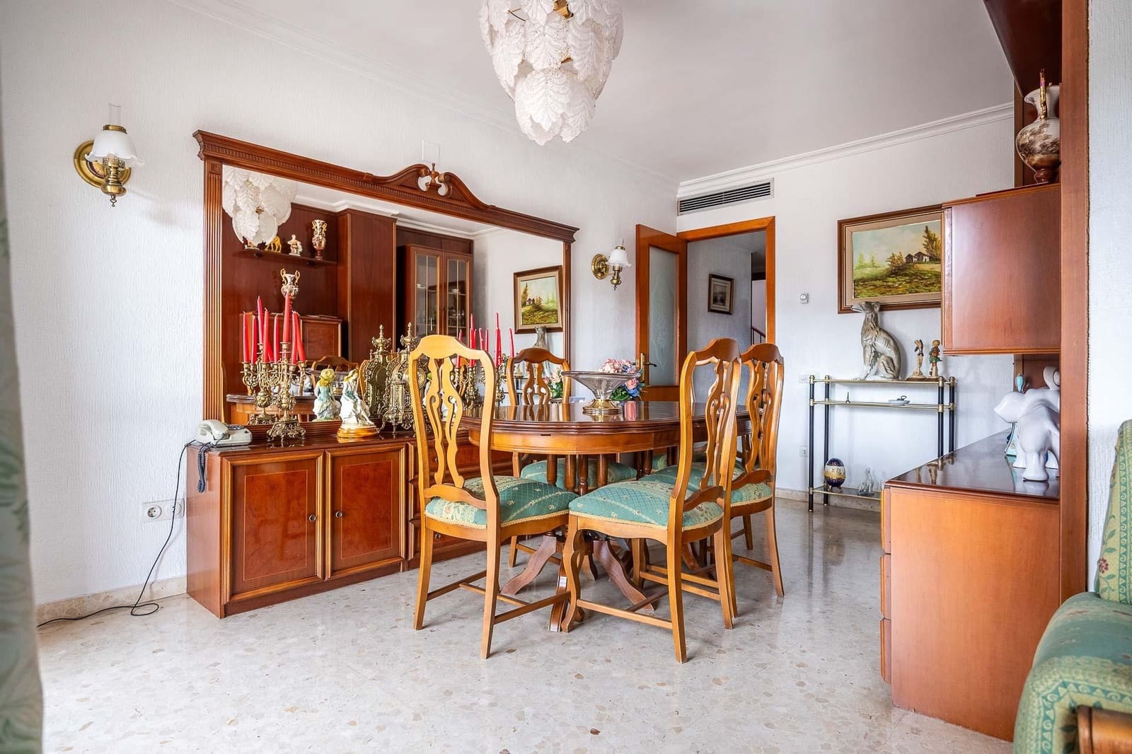 4 soveværelse Lejlighed til salg i Sevilla by med garage - € 485.000 (Ref: 9502590)