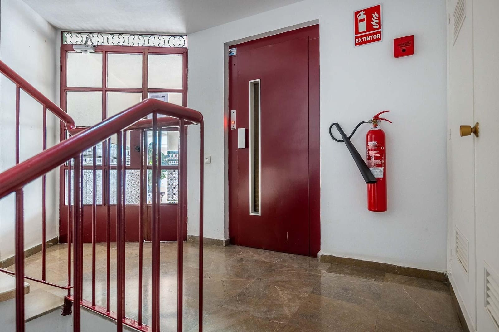 4 soveværelse Lejlighed til salg i Sevilla by med garage - € 485.000 (Ref: 9502590)