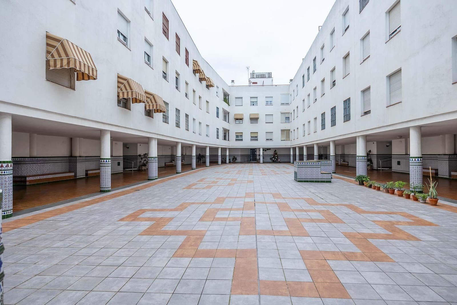 4 soveværelse Lejlighed til salg i Sevilla by med garage - € 485.000 (Ref: 9502590)