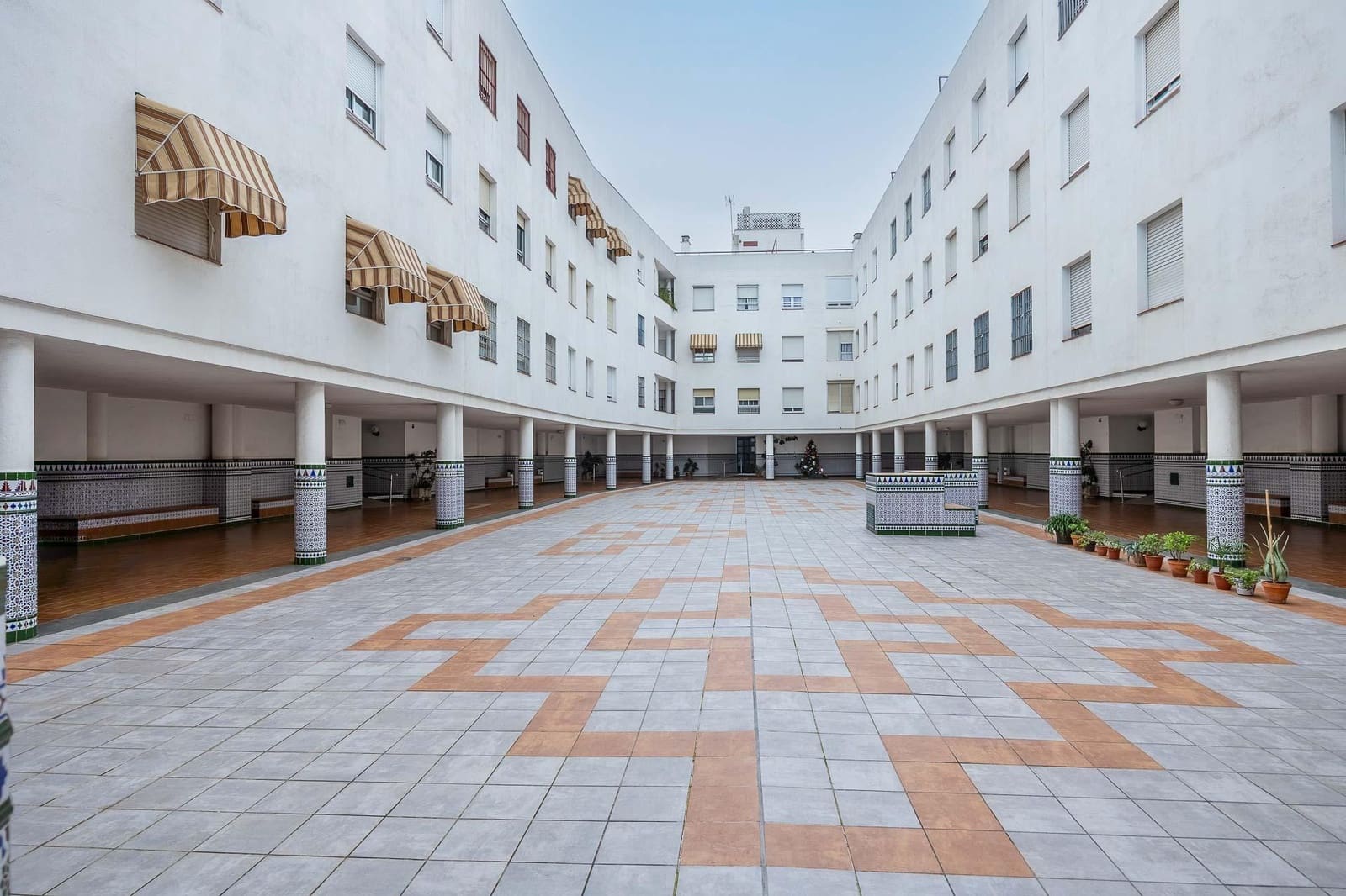 4 soveværelse Lejlighed til salg i Sevilla by med garage - € 485.000 (Ref: 9502590)