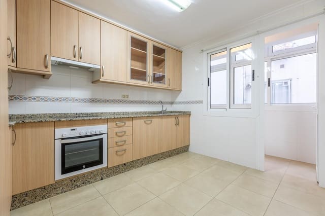 3 slaapkamer Flat te koop in A Coruña stad - € 219.000 (Ref: 9509194)