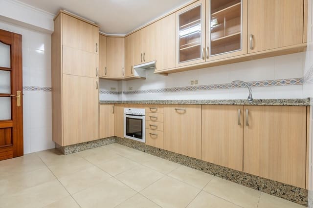 3 slaapkamer Flat te koop in A Coruña stad - € 219.000 (Ref: 9509194)