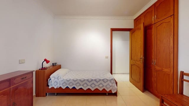 3 bedroom Flat for sale in Las Palmas de Gran Canaria with garage - € 450,000 (Ref: 9530837)
