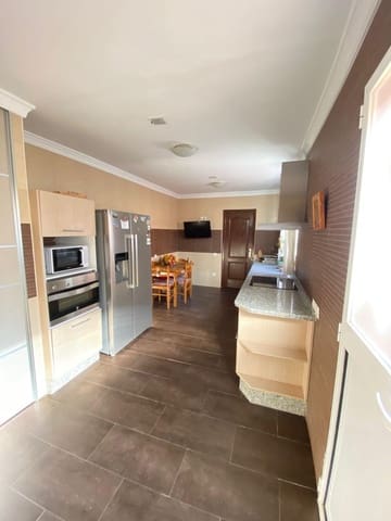 5 bedroom Villa for sale in Olvera with garage - € 210,000 (Ref: 9541619)