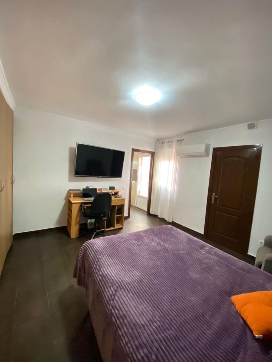 5 bedroom Villa for sale in Olvera with garage - € 210,000 (Ref: 9541619)