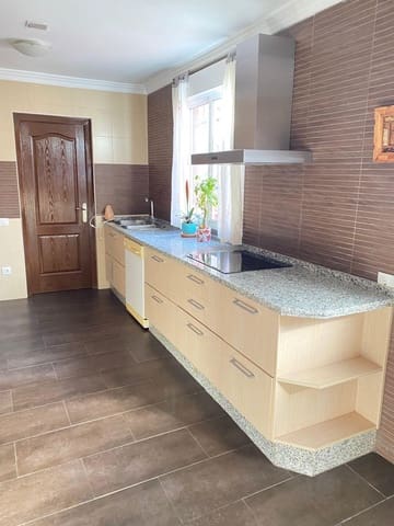 5 bedroom Villa for sale in Olvera with garage - € 210,000 (Ref: 9541619)