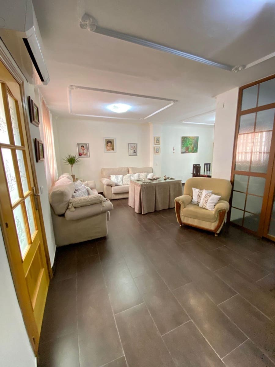 5 bedroom Villa for sale in Olvera with garage - € 210,000 (Ref: 9541619)