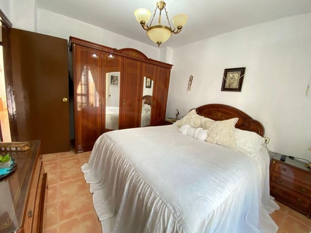 5 bedroom Villa for sale in Olvera with garage - € 210,000 (Ref: 9541619)