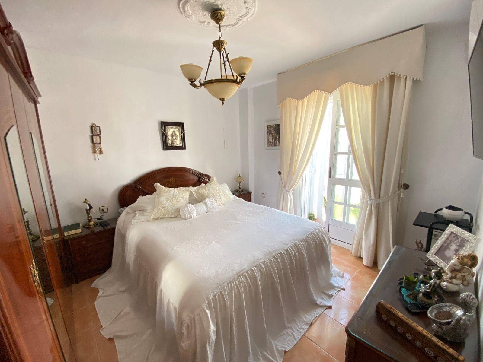 5 bedroom Villa for sale in Olvera with garage - € 210,000 (Ref: 9541619)