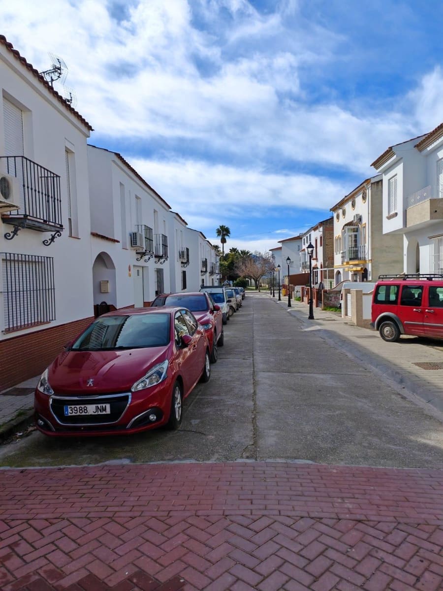 5 bedroom Villa for sale in Olvera with garage - € 210,000 (Ref: 9541619)