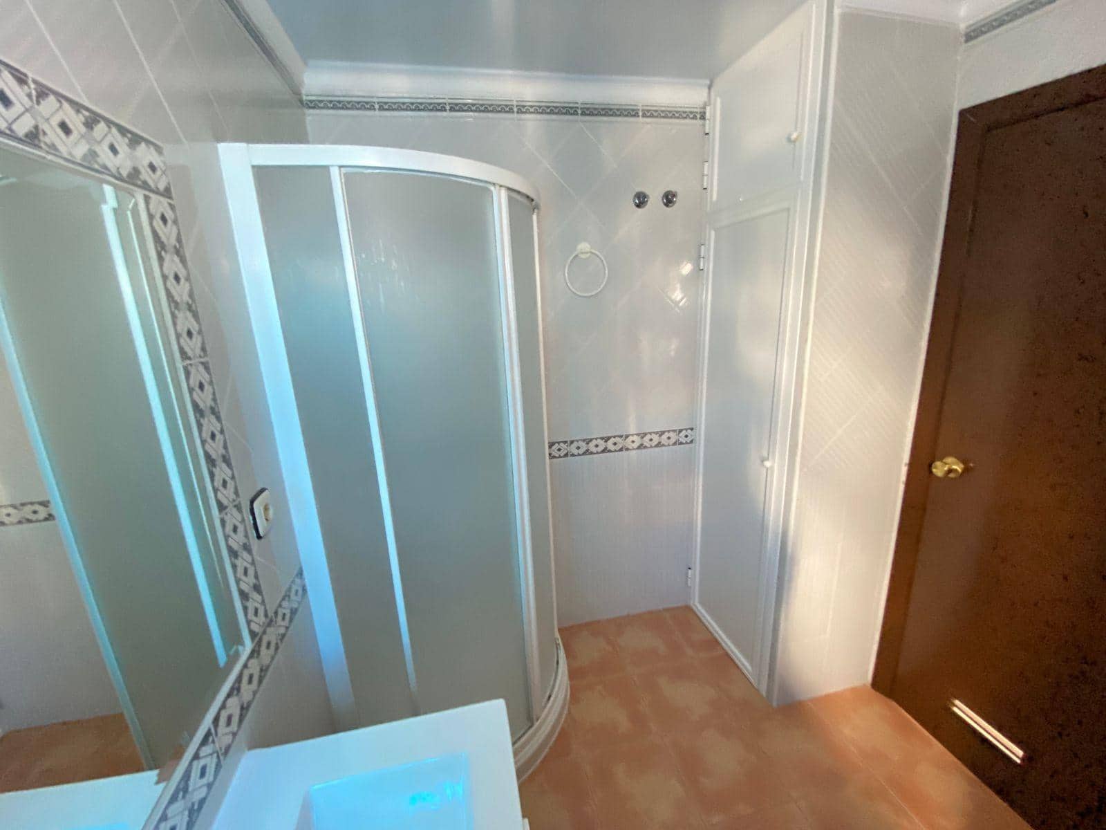 5 bedroom Villa for sale in Olvera with garage - € 210,000 (Ref: 9541619)