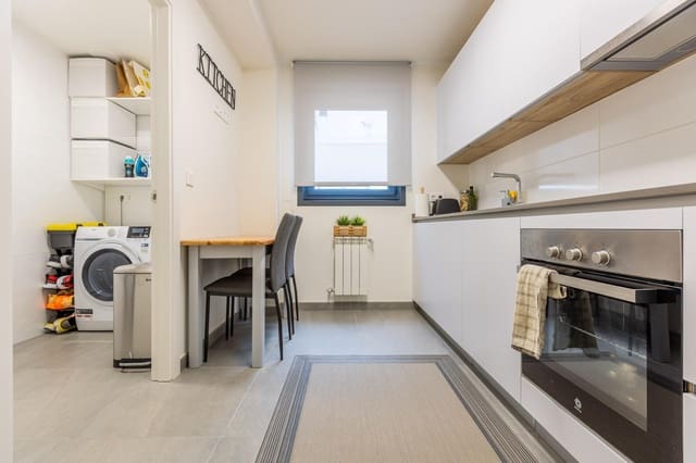 3 bedroom Flat for sale in A Coruña city with garage - € 600,000 (Ref: 9541622)