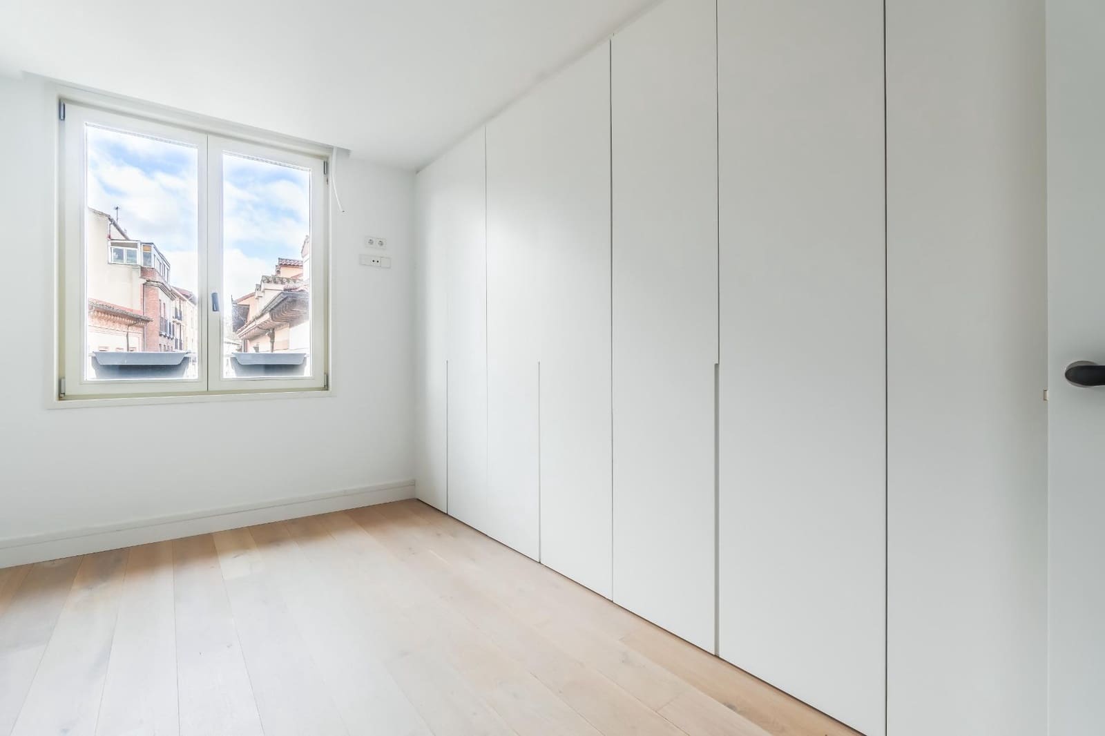 2 bedroom Apartment for sale in Burgos city with garage - € 500,000 (Ref: 9543829)