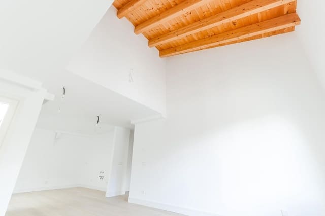 2 bedroom Apartment for sale in Burgos city with garage - € 500,000 (Ref: 9543829)