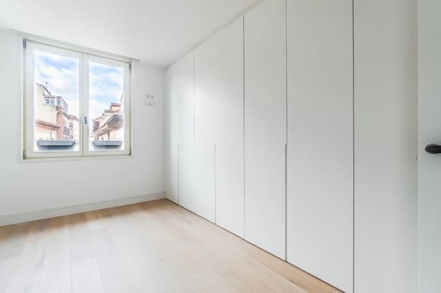 2 bedroom Apartment for sale in Burgos city with garage - € 500,000 (Ref: 9543829)