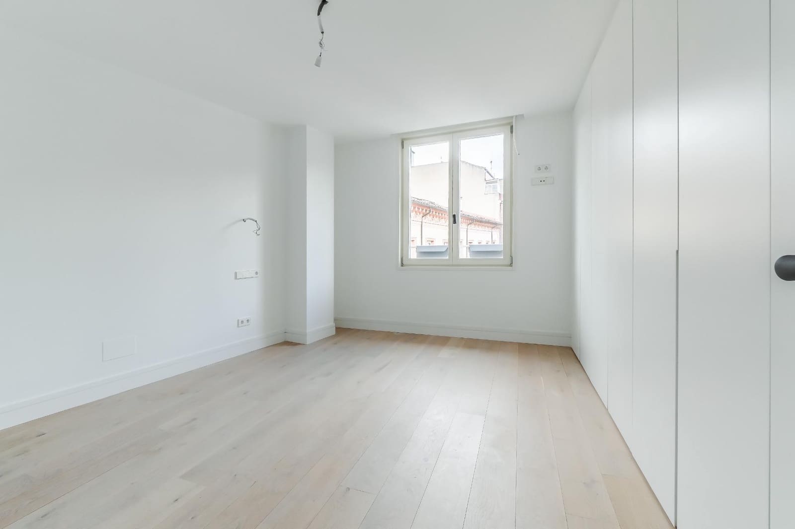 2 bedroom Apartment for sale in Burgos city with garage - € 500,000 (Ref: 9543829)