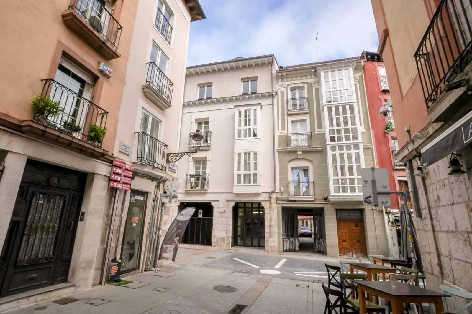 2 bedroom Apartment for sale in Burgos city with garage - € 500,000 (Ref: 9543829)