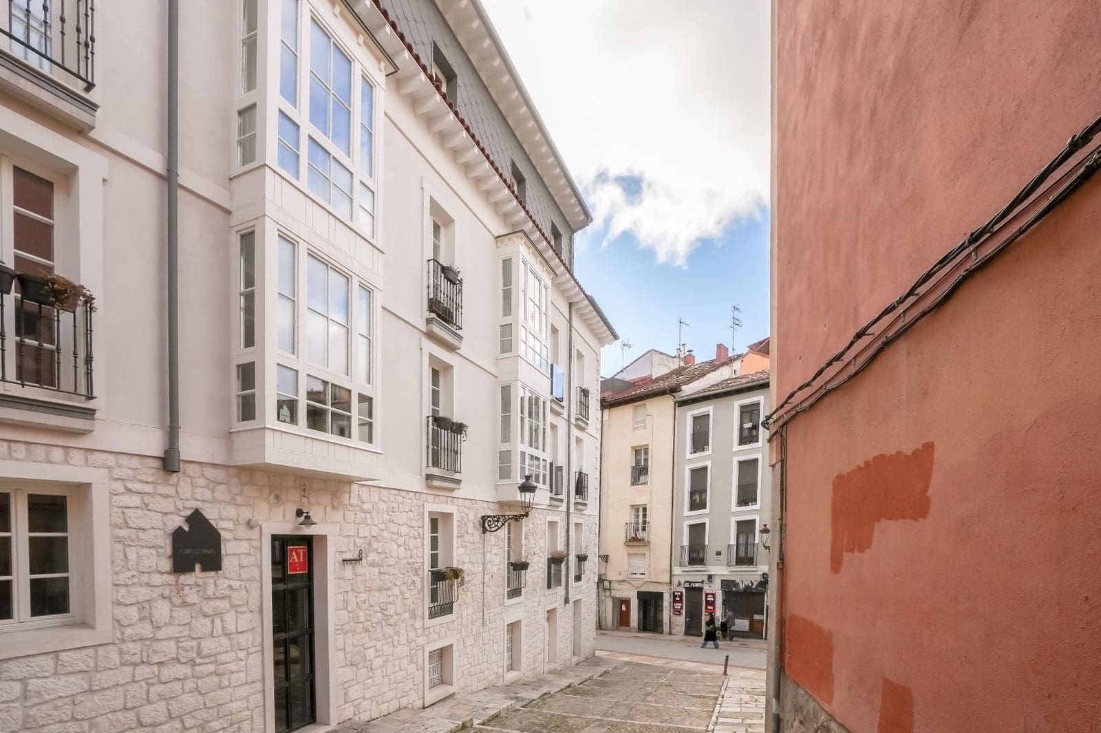 2 bedroom Apartment for sale in Burgos city with garage - € 500,000 (Ref: 9543829)