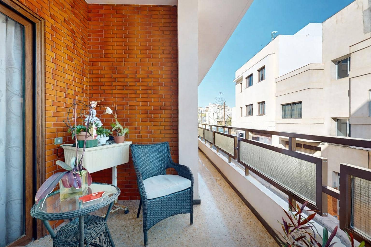 6 bedroom Terraced Villa for sale in Las Palmas de Gran Canaria with garage - € 436,000 (Ref: 9551892)