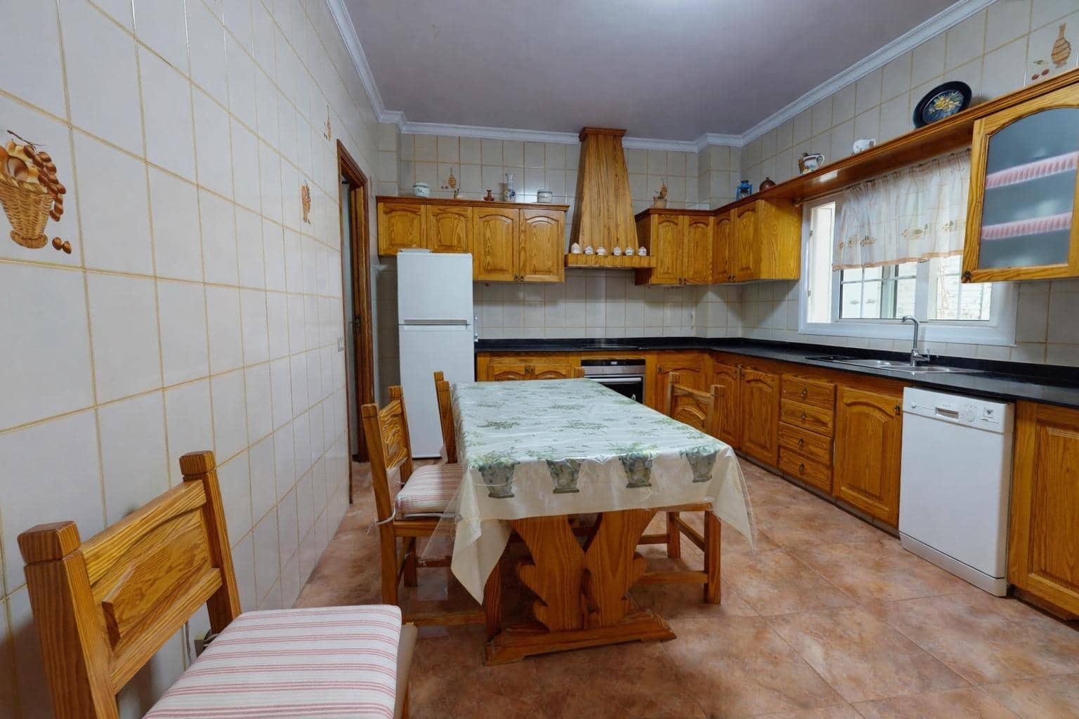 6 bedroom Terraced Villa for sale in Las Palmas de Gran Canaria with garage - € 436,000 (Ref: 9551892)