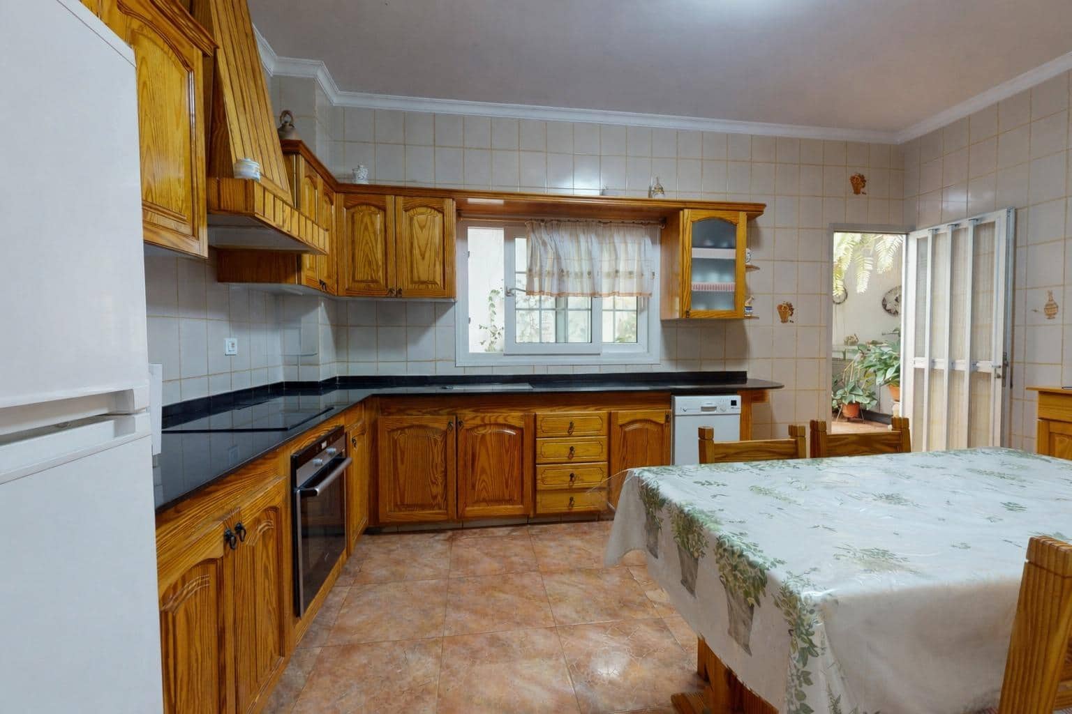 6 bedroom Terraced Villa for sale in Las Palmas de Gran Canaria with garage - € 436,000 (Ref: 9551892)