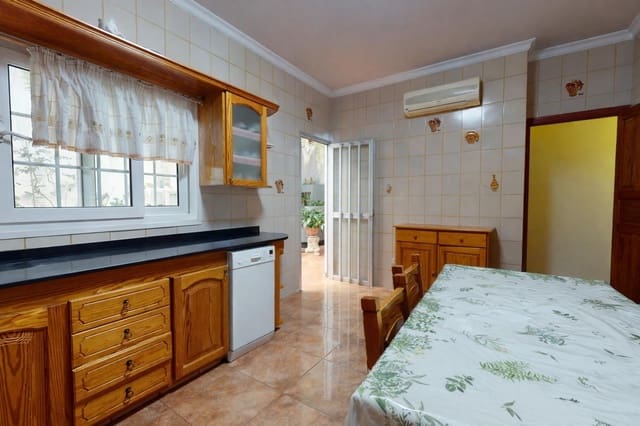 6 bedroom Terraced Villa for sale in Tamaraceite, Las Palmas de Gran Canaria with garage - € 436,000 (Ref: 9551892)
