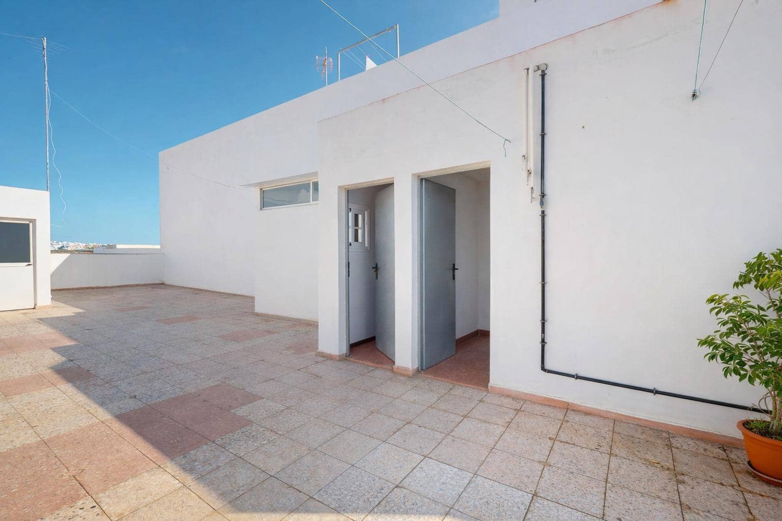 6 bedroom Terraced Villa for sale in Las Palmas de Gran Canaria with garage - € 436,000 (Ref: 9551892)