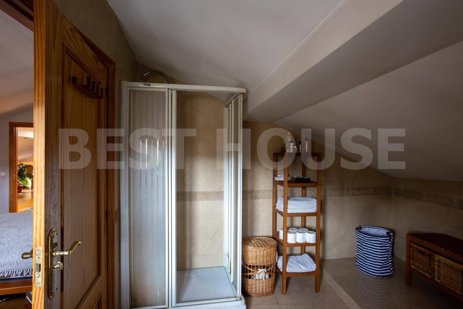 7 bedroom Villa for sale in Salinas de Anana with garage - € 394,314 (Ref: 9565414)