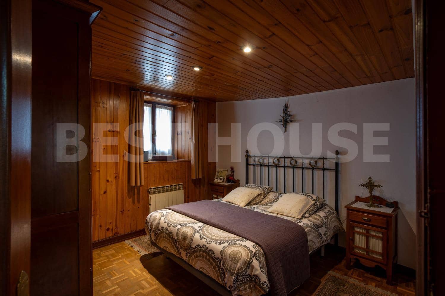 7 bedroom Villa for sale in Salinas de Anana with garage - € 394,314 (Ref: 9565414)