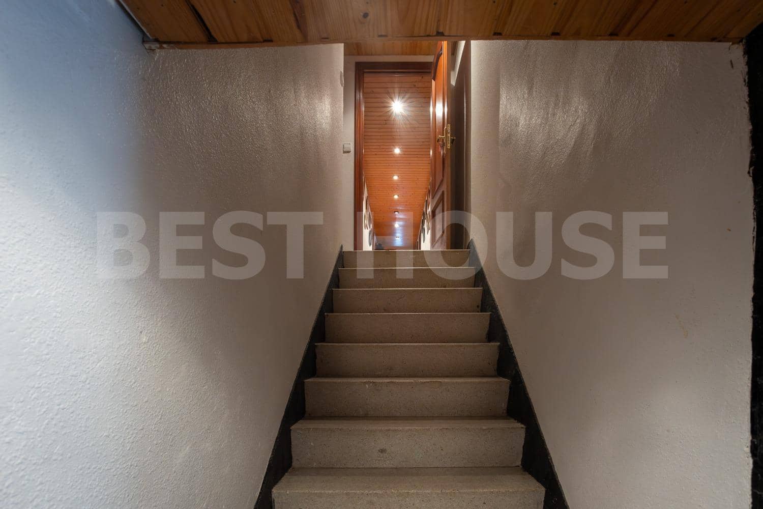 7 bedroom Villa for sale in Salinas de Anana with garage - € 394,314 (Ref: 9565414)