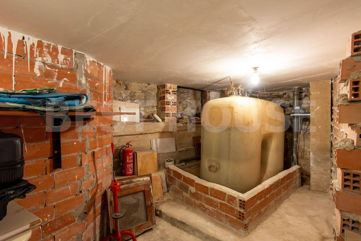 7 bedroom Villa for sale in Salinas de Anana with garage - € 394,314 (Ref: 9565414)