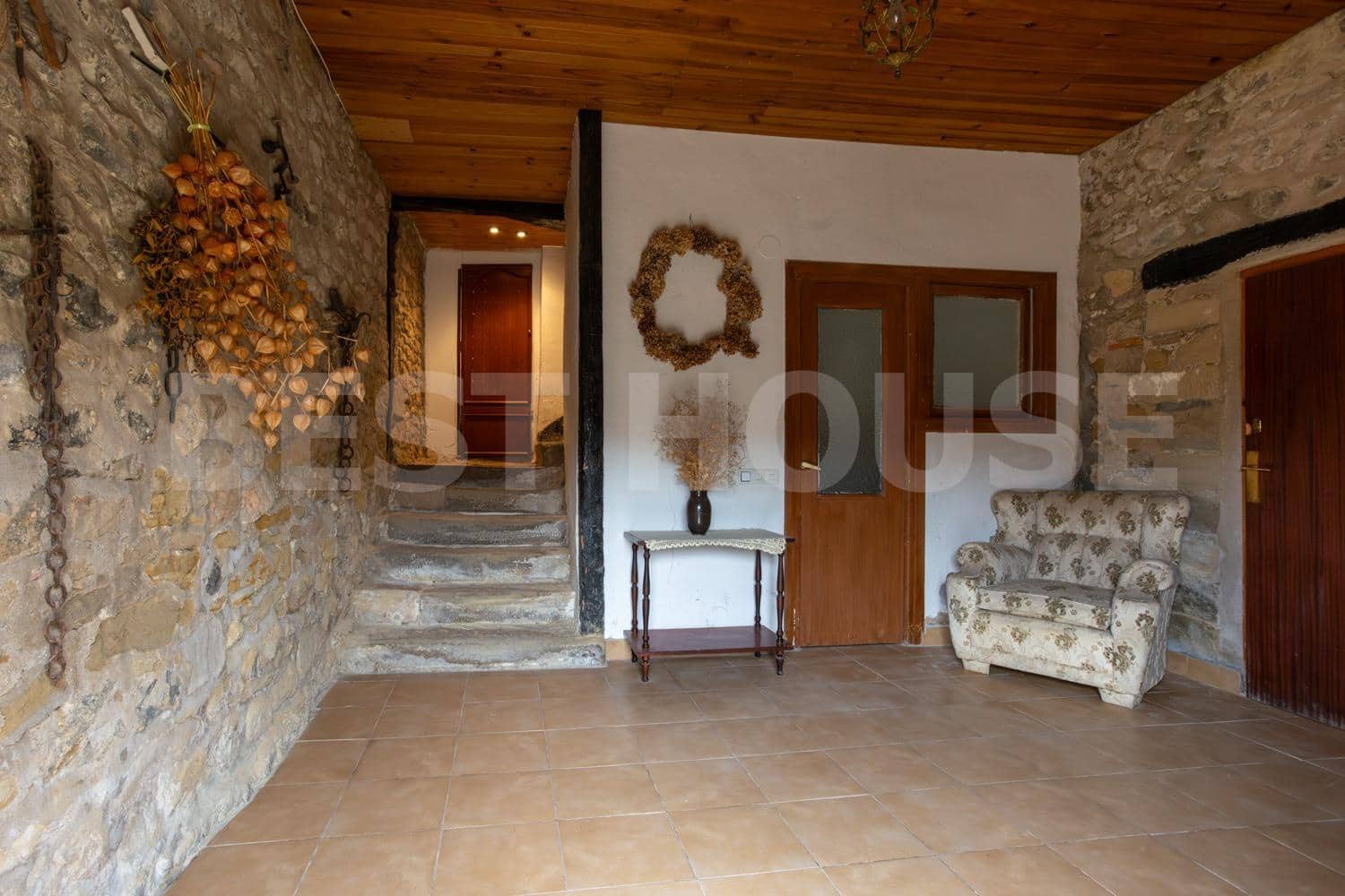 7 bedroom Villa for sale in Salinas de Anana with garage - € 394,314 (Ref: 9565414)