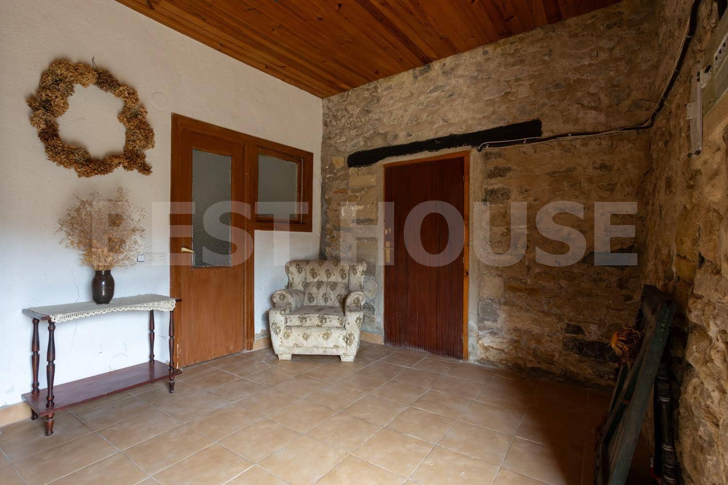 7 bedroom Villa for sale in Salinas de Anana with garage - € 394,314 (Ref: 9565414)