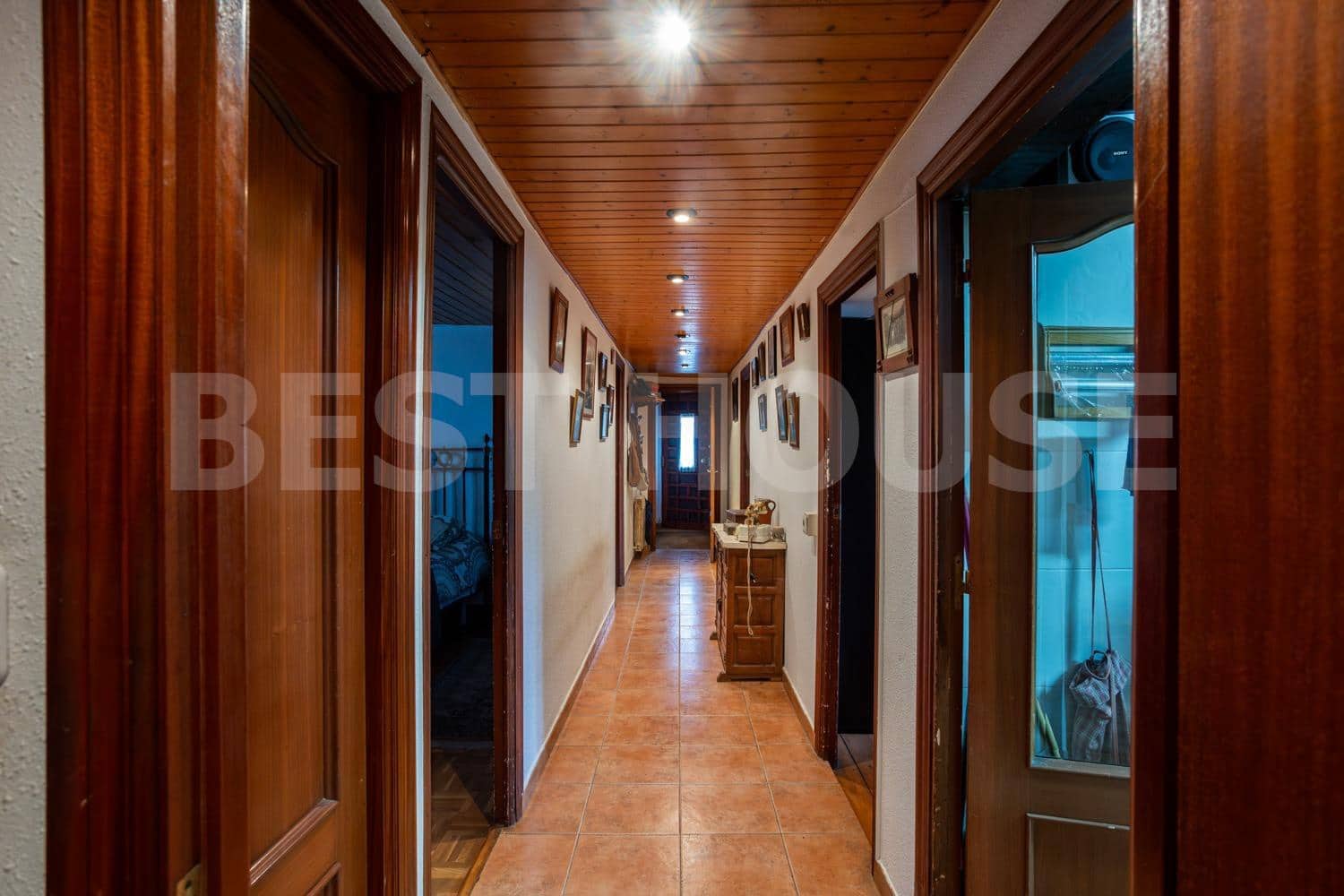 7 bedroom Villa for sale in Salinas de Anana with garage - € 394,314 (Ref: 9565414)