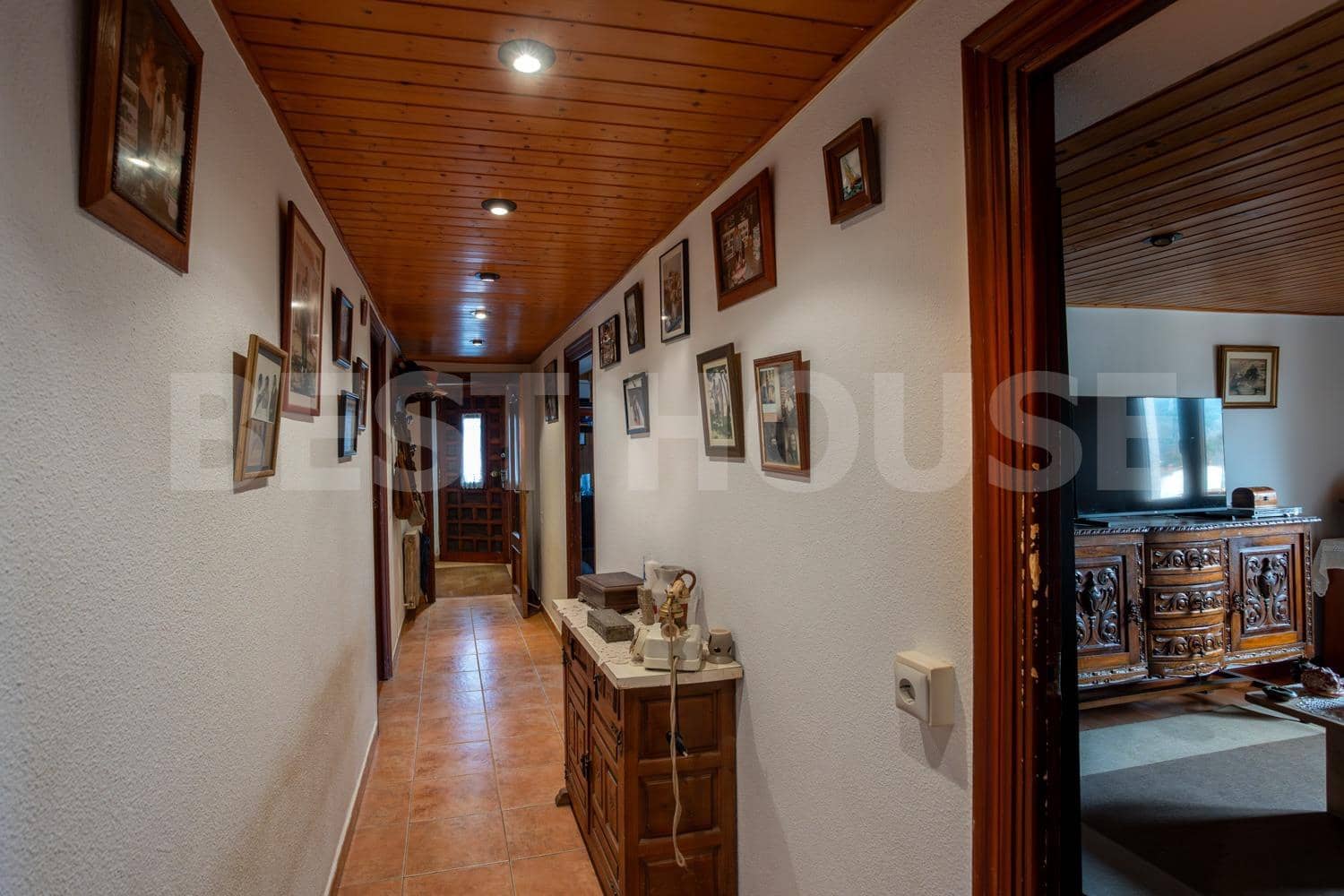 7 bedroom Villa for sale in Salinas de Anana with garage - € 394,314 (Ref: 9565414)