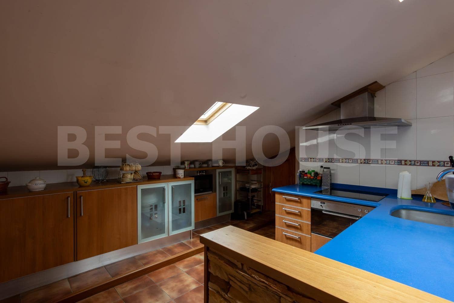 7 bedroom Villa for sale in Salinas de Anana with garage - € 394,314 (Ref: 9565414)