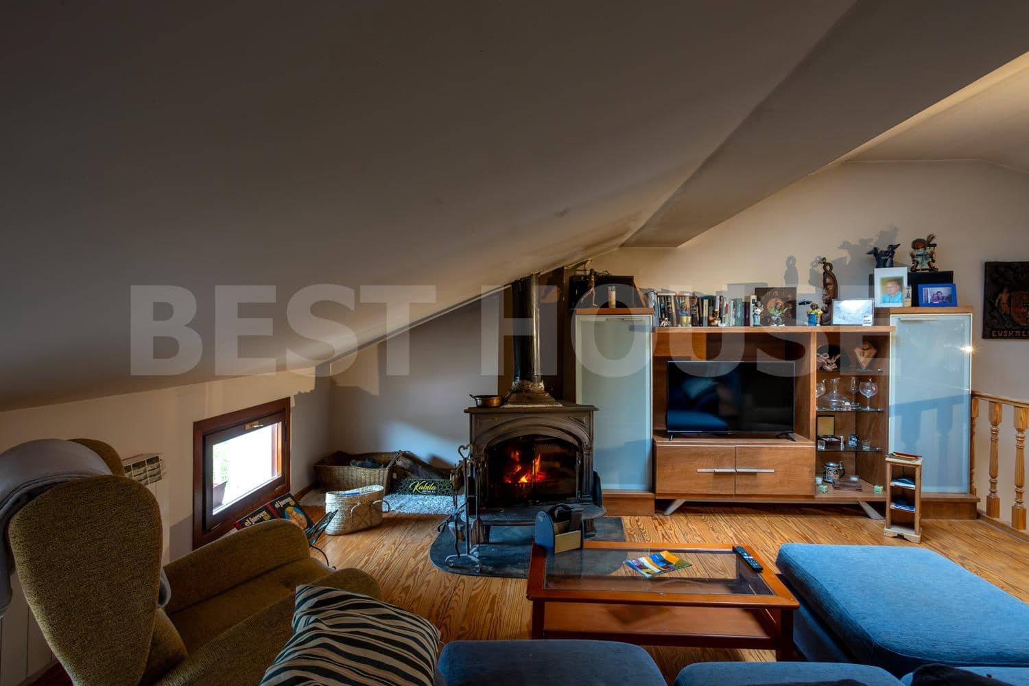 7 bedroom Villa for sale in Salinas de Anana with garage - € 394,314 (Ref: 9565414)