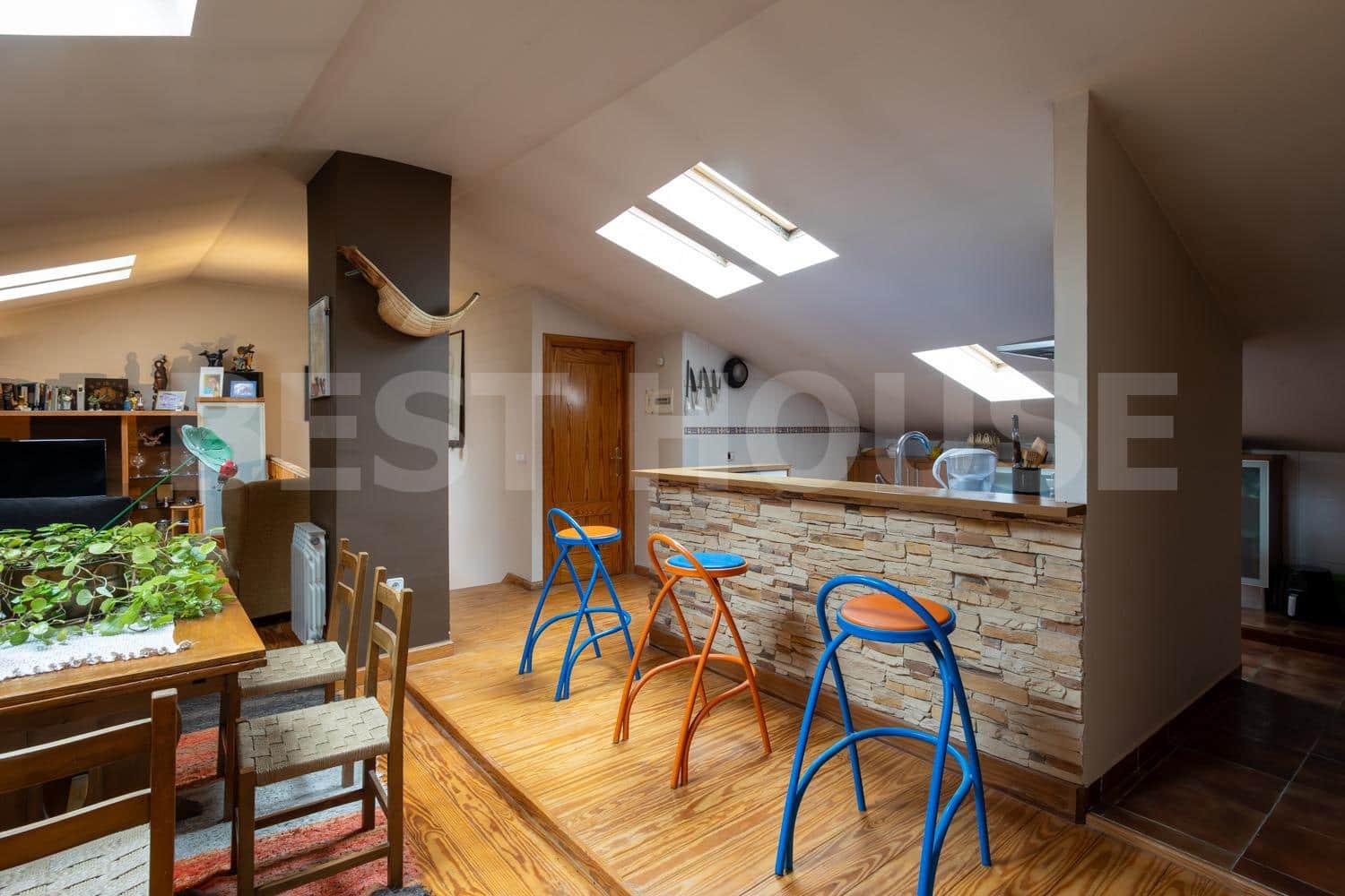 7 bedroom Villa for sale in Salinas de Anana with garage - € 394,314 (Ref: 9565414)