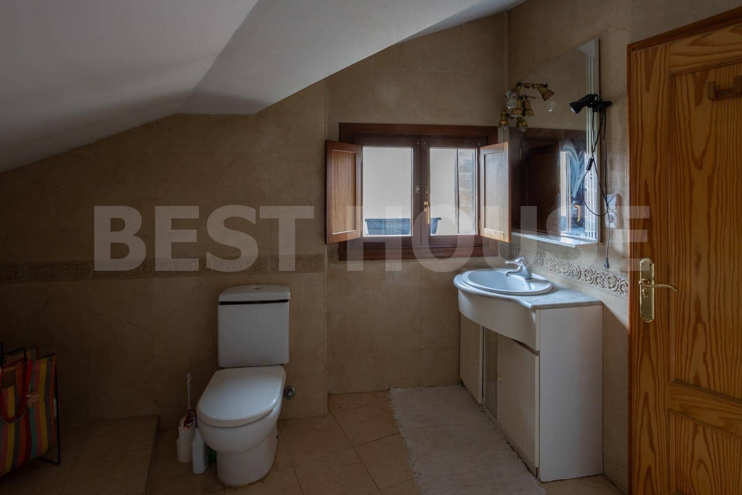 7 bedroom Villa for sale in Salinas de Anana with garage - € 394,314 (Ref: 9565414)