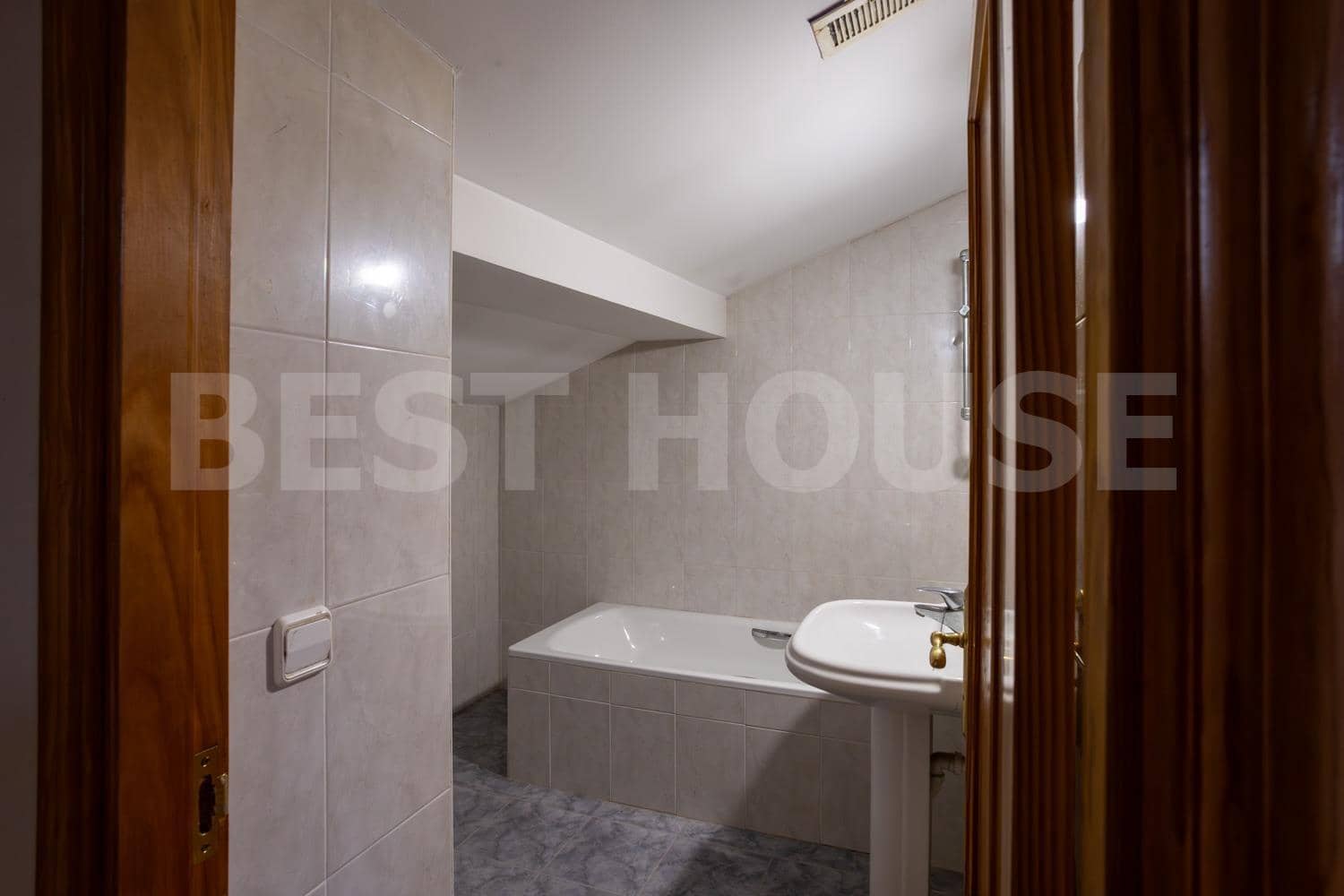 7 bedroom Villa for sale in Salinas de Anana with garage - € 394,314 (Ref: 9565414)