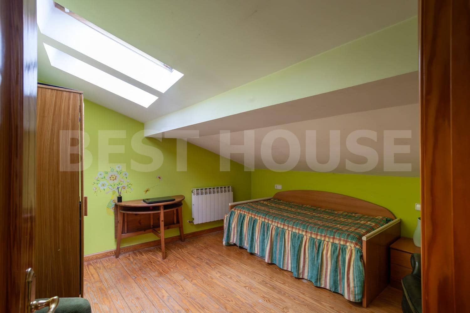 7 bedroom Villa for sale in Salinas de Anana with garage - € 394,314 (Ref: 9565414)