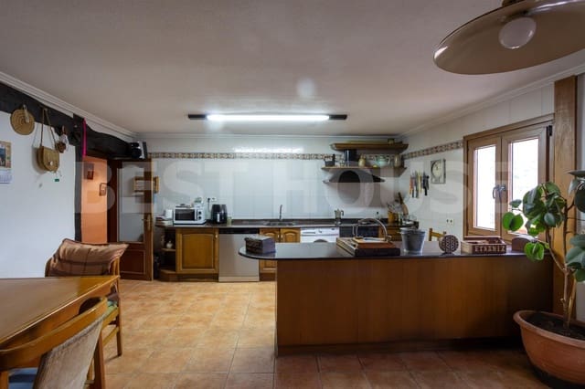 7 bedroom Villa for sale in Salinas de Añana/Gesaltza Añana, Añana with garage - € 394,314 (Ref: 9565414)