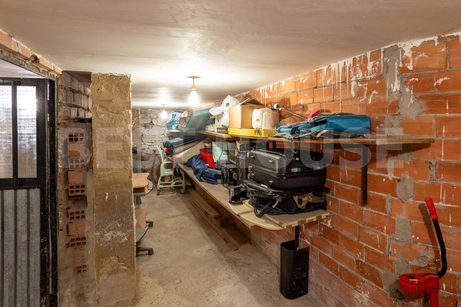 7 bedroom Villa for sale in Salinas de Anana with garage - € 394,314 (Ref: 9565414)