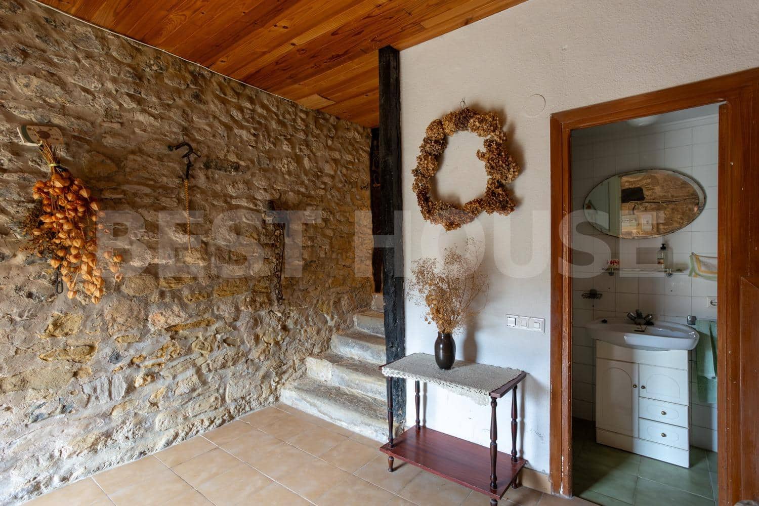 7 bedroom Villa for sale in Salinas de Anana with garage - € 394,314 (Ref: 9565414)