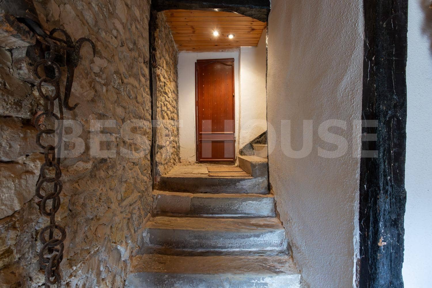 7 bedroom Villa for sale in Salinas de Anana with garage - € 394,314 (Ref: 9565414)