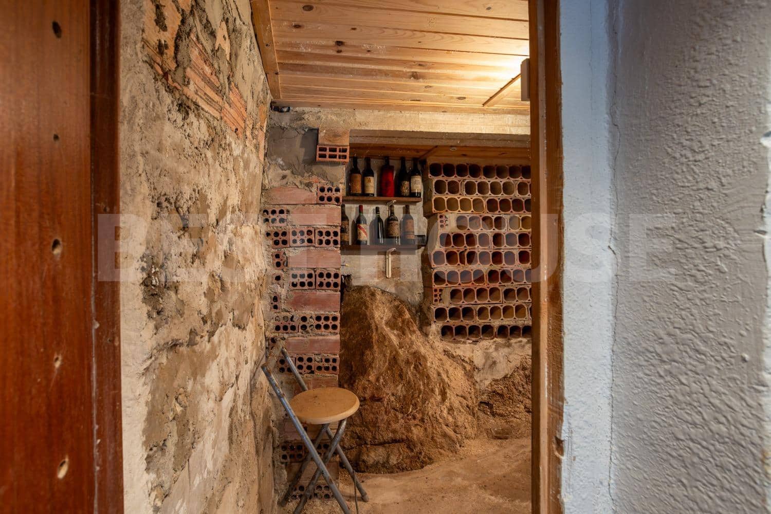 7 bedroom Villa for sale in Salinas de Anana with garage - € 394,314 (Ref: 9565414)