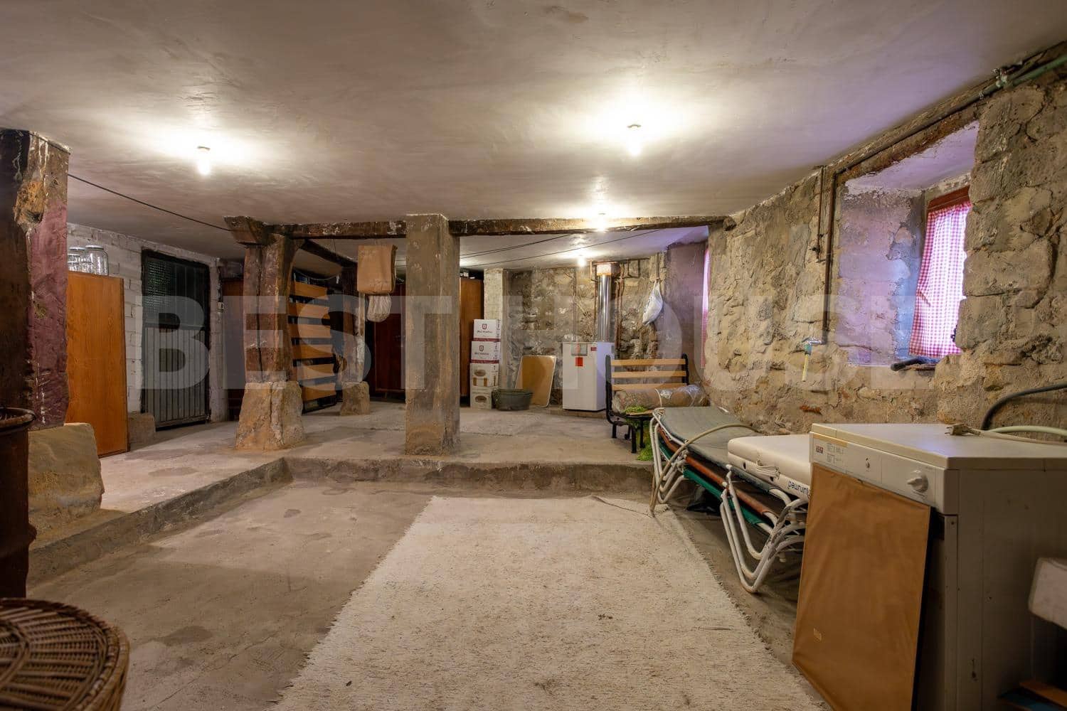 7 bedroom Villa for sale in Salinas de Anana with garage - € 394,314 (Ref: 9565414)