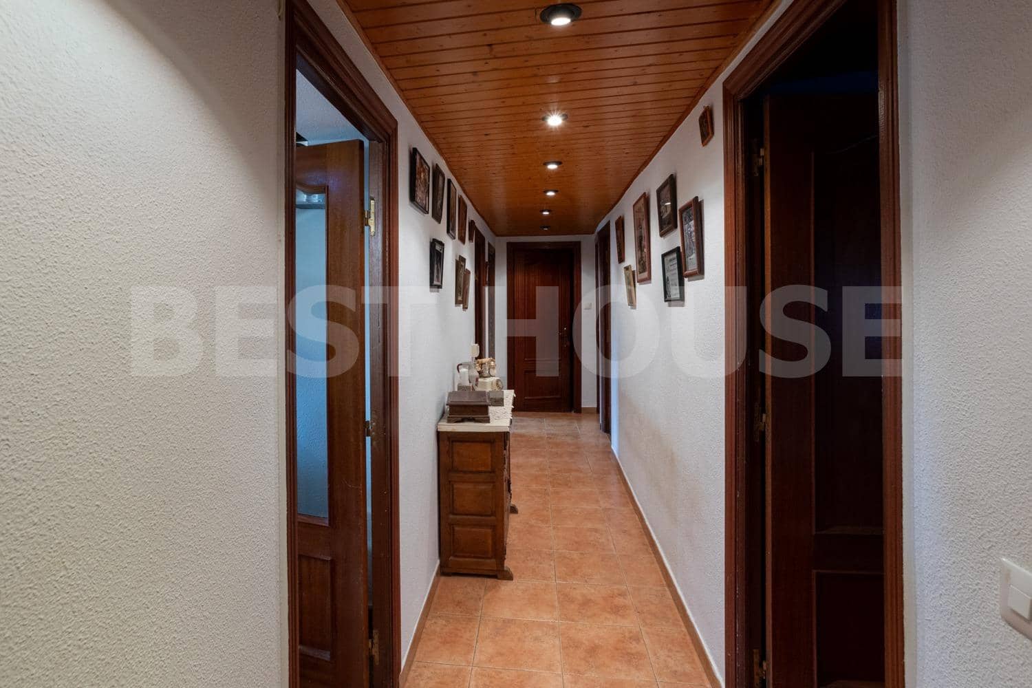 7 bedroom Villa for sale in Salinas de Anana with garage - € 394,314 (Ref: 9565414)